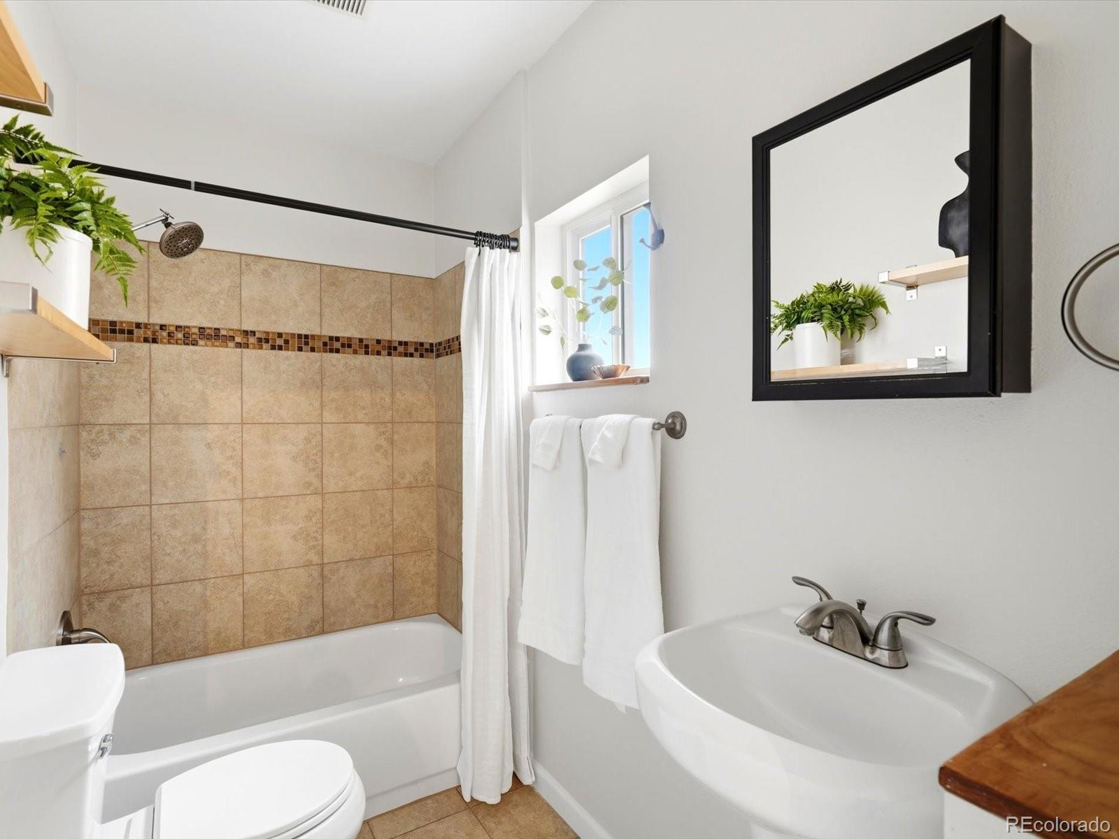 MLS Image #19 for 555 s lincoln street,denver, Colorado