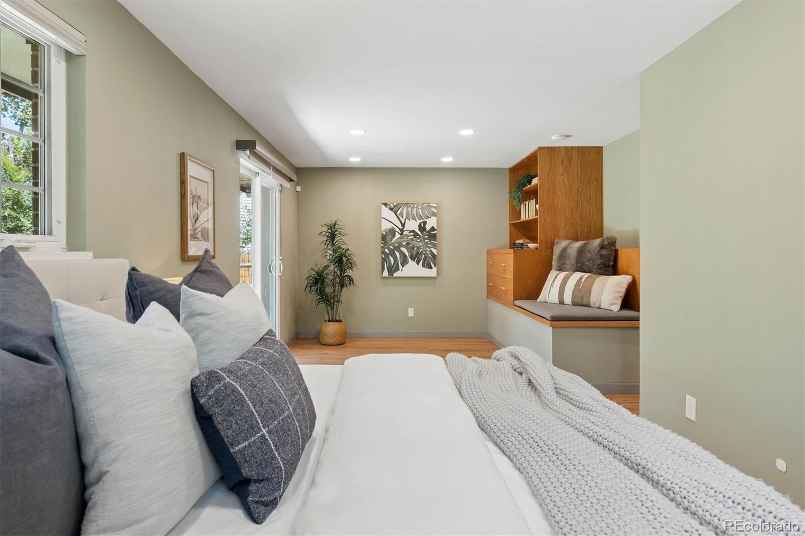 MLS Image #13 for 6645 e colorado drive,denver, Colorado