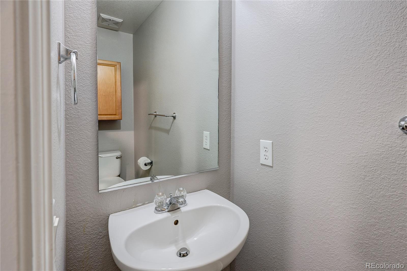 MLS Image #23 for 21316 e 55th place,denver, Colorado