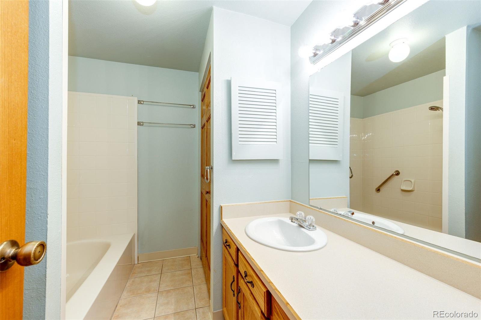 MLS Image #17 for 469 e highline circle,littleton, Colorado