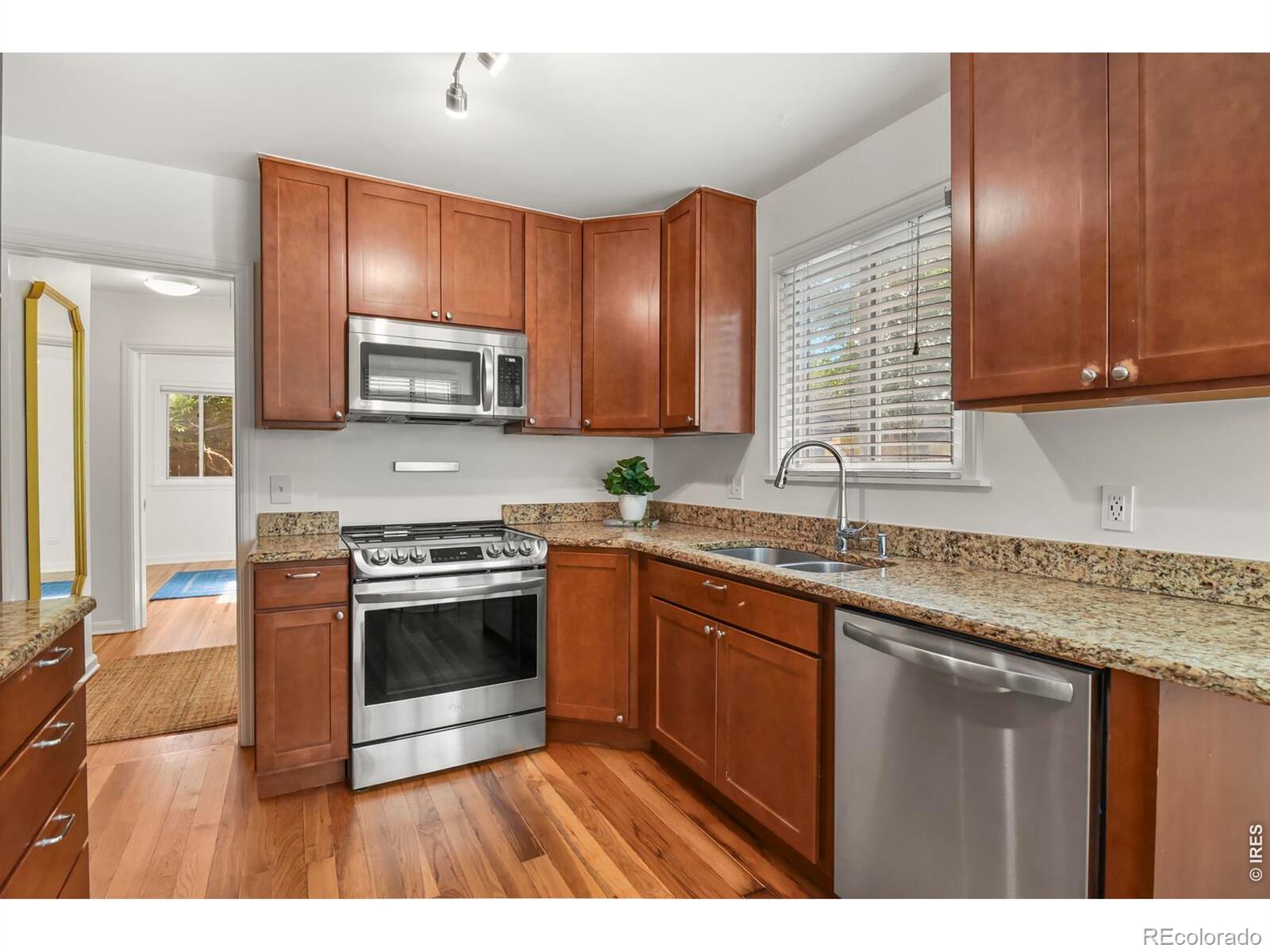 MLS Image #4 for 1540 n niagara street,denver, Colorado