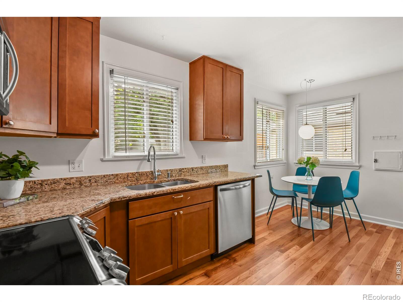 MLS Image #5 for 1540 n niagara street,denver, Colorado