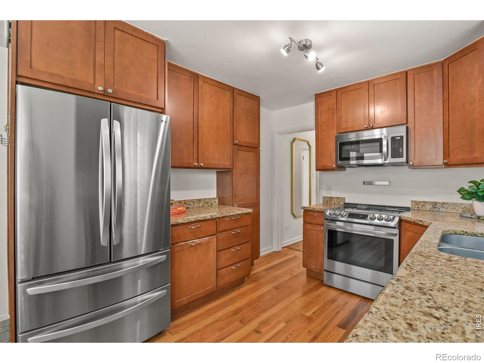 MLS Image #6 for 1540 n niagara street,denver, Colorado
