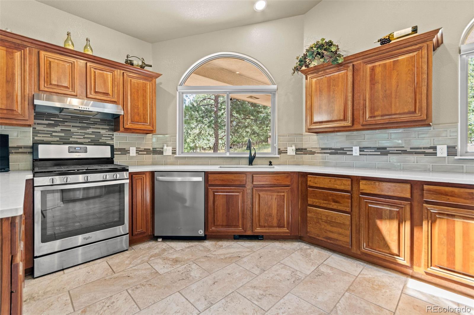 MLS Image #10 for 7524  engineers court,larkspur, Colorado