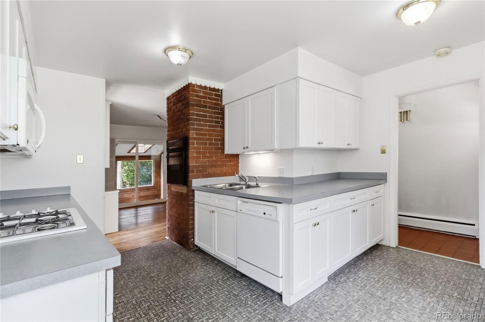 MLS Image #10 for 2615 s jasmine street,denver, Colorado