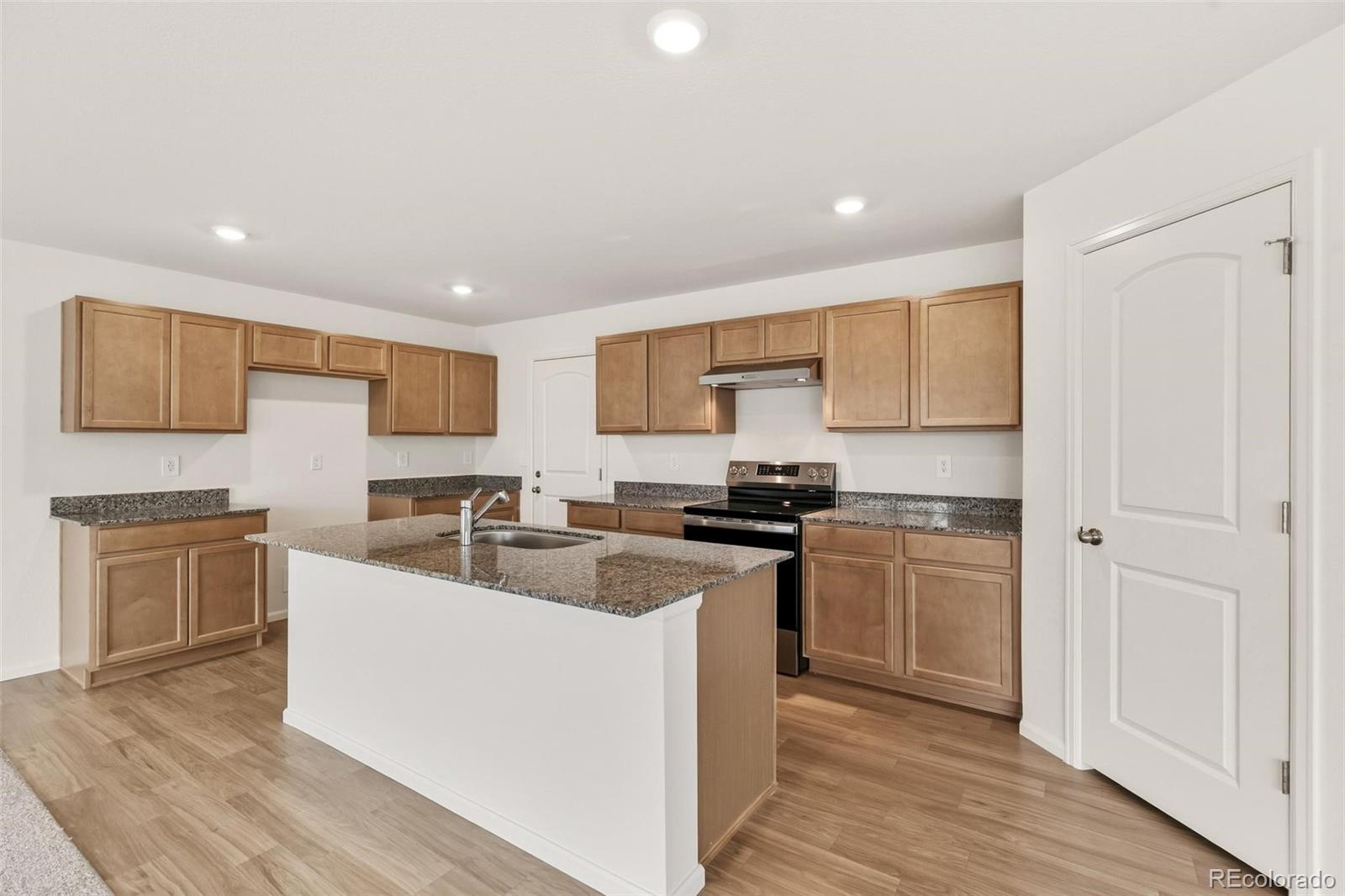 MLS Image #14 for 47358  bluebell avenue,bennett, Colorado