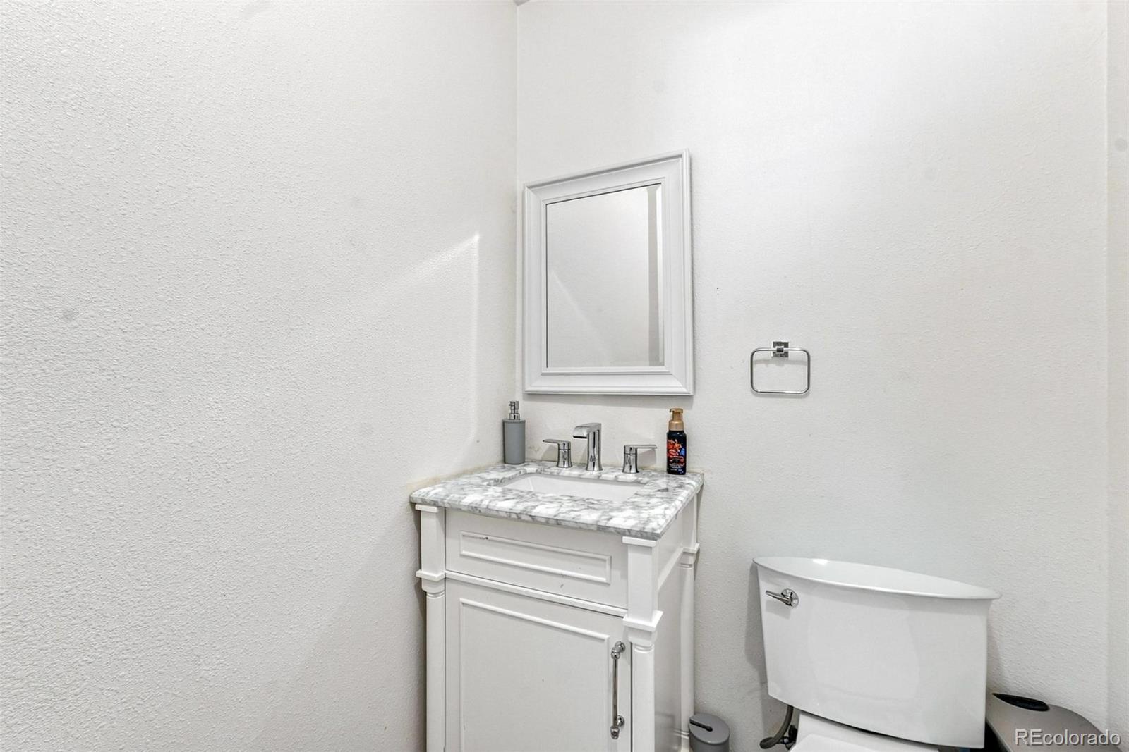 MLS Image #13 for 205 s tucson circle,aurora, Colorado