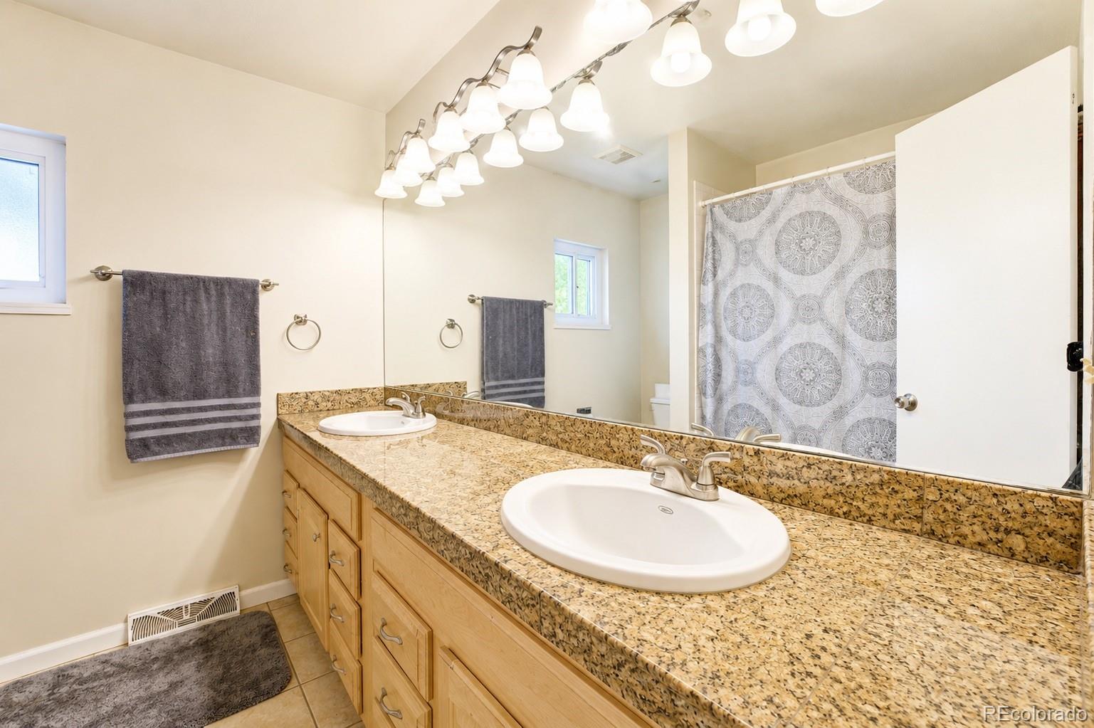 MLS Image #16 for 205 s tucson circle,aurora, Colorado