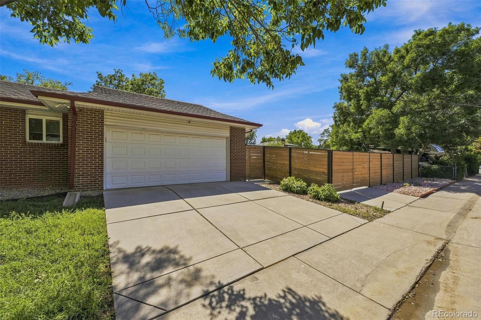 MLS Image #2 for 205 s tucson circle,aurora, Colorado