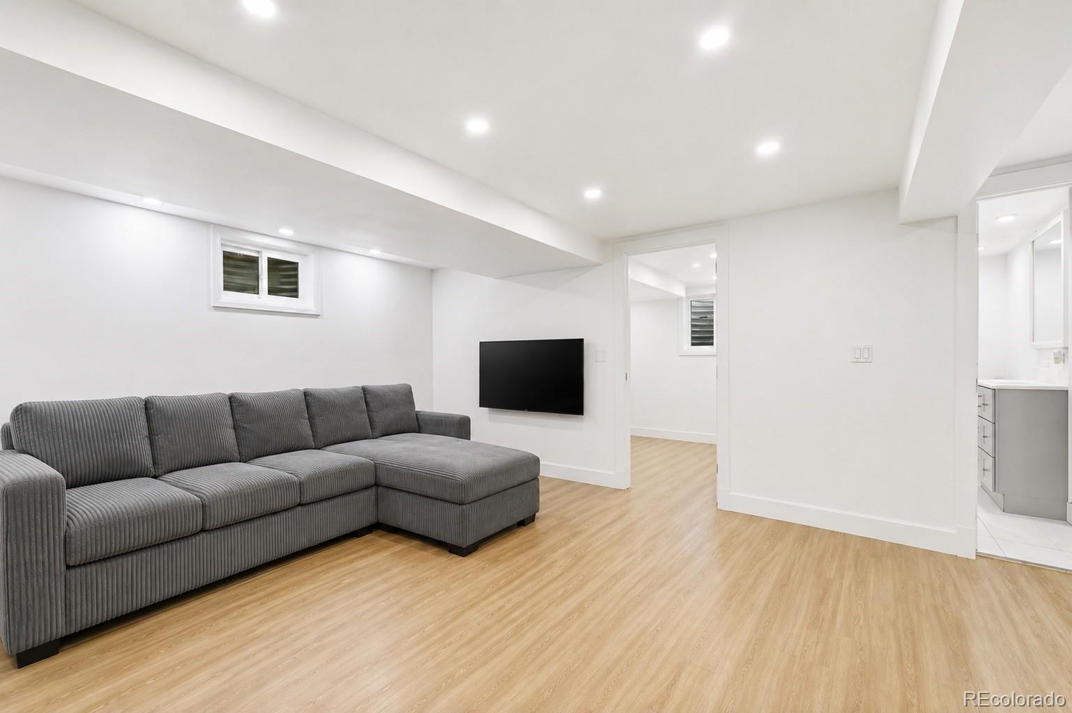 MLS Image #26 for 205 s tucson circle,aurora, Colorado