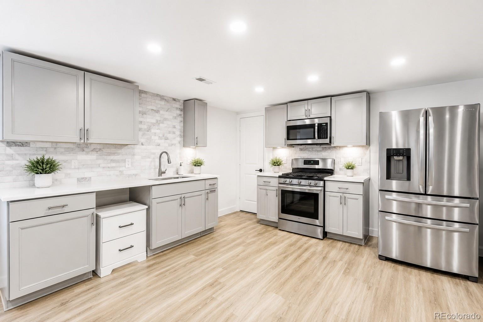MLS Image #32 for 205 s tucson circle,aurora, Colorado