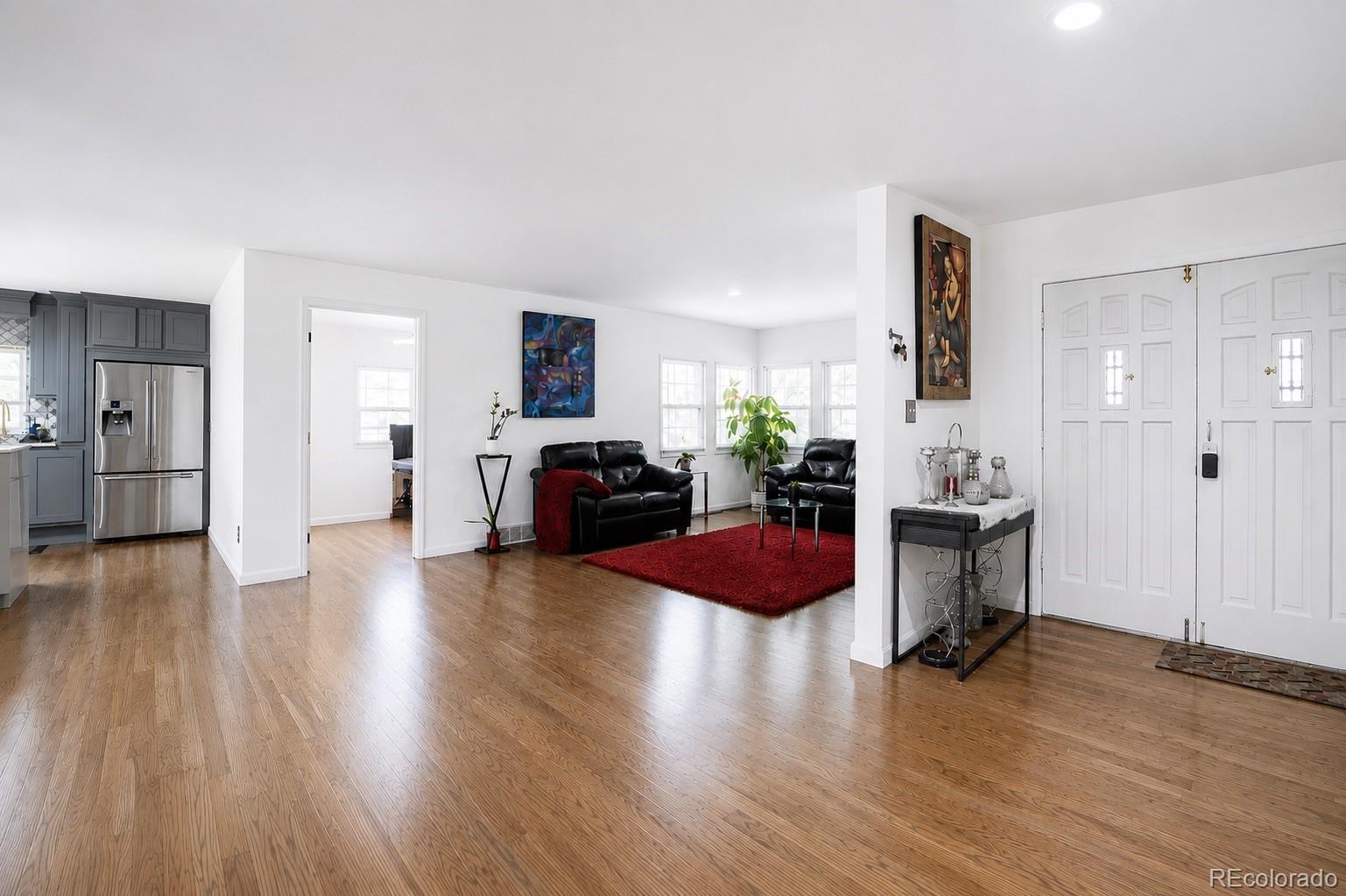 MLS Image #4 for 205 s tucson circle,aurora, Colorado