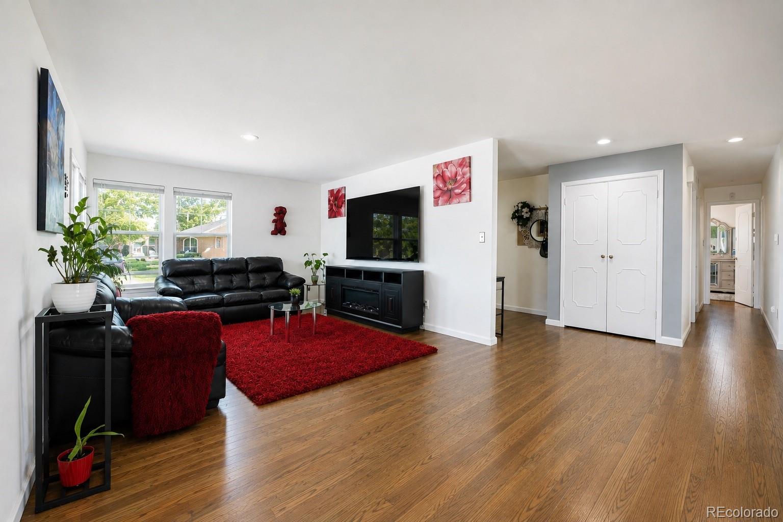 MLS Image #7 for 205 s tucson circle,aurora, Colorado