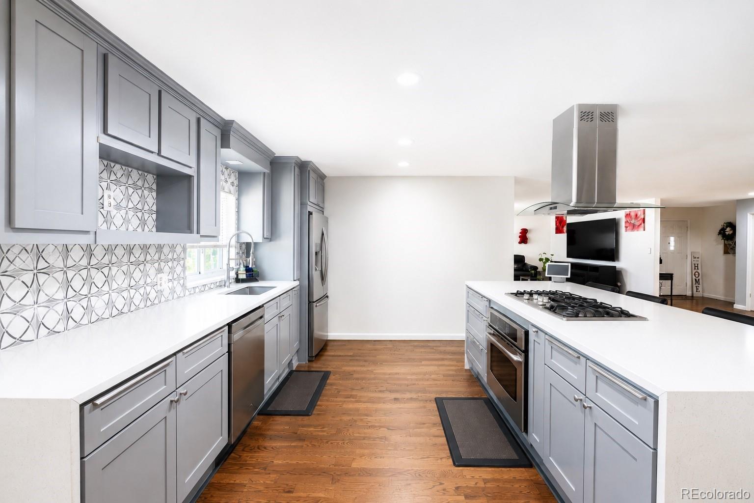 MLS Image #8 for 205 s tucson circle,aurora, Colorado