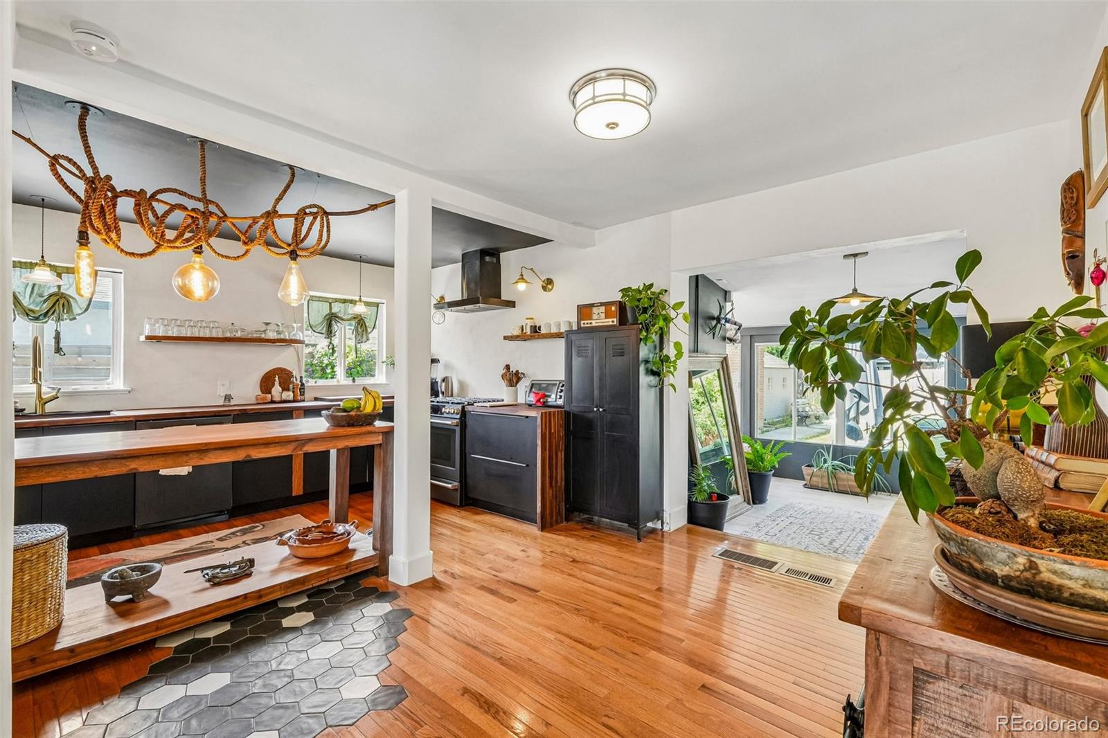 MLS Image #16 for 2323  oneida street,denver, Colorado
