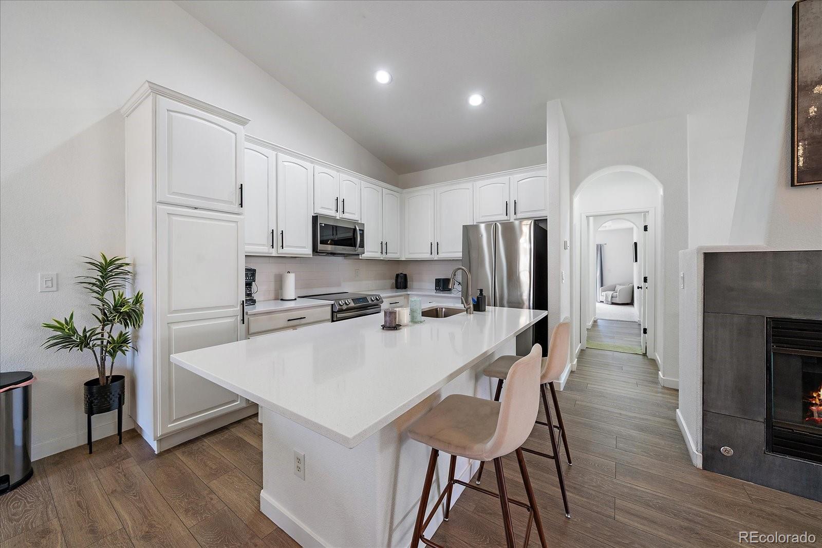 MLS Image #8 for 23043 e ontario drive,aurora, Colorado