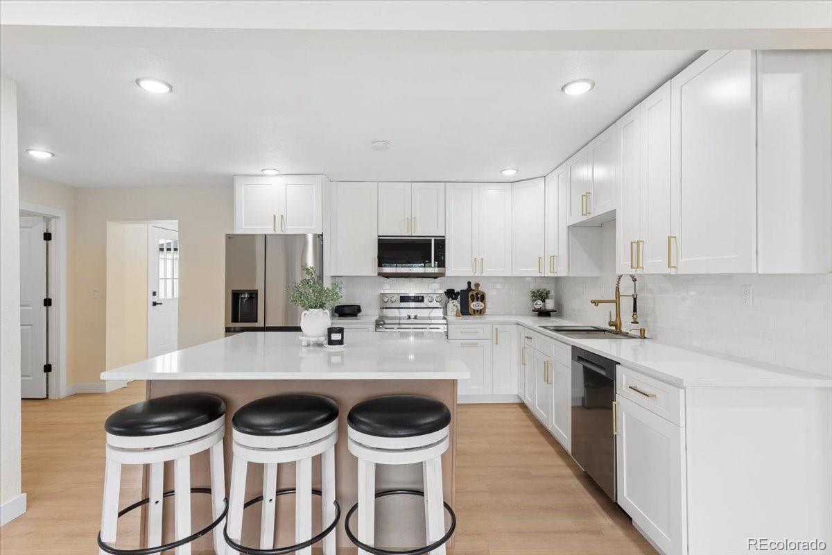 MLS Image #5 for 13584 e 7th avenue,aurora, Colorado