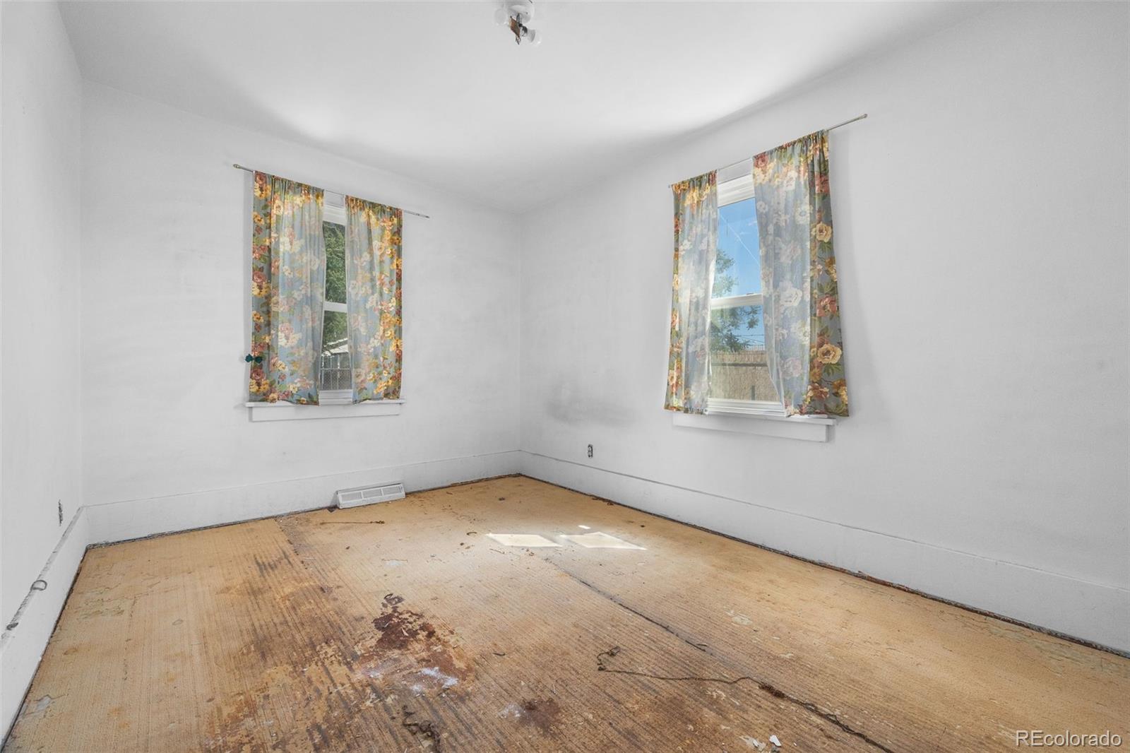 MLS Image #14 for 2425 w college avenue,denver, Colorado