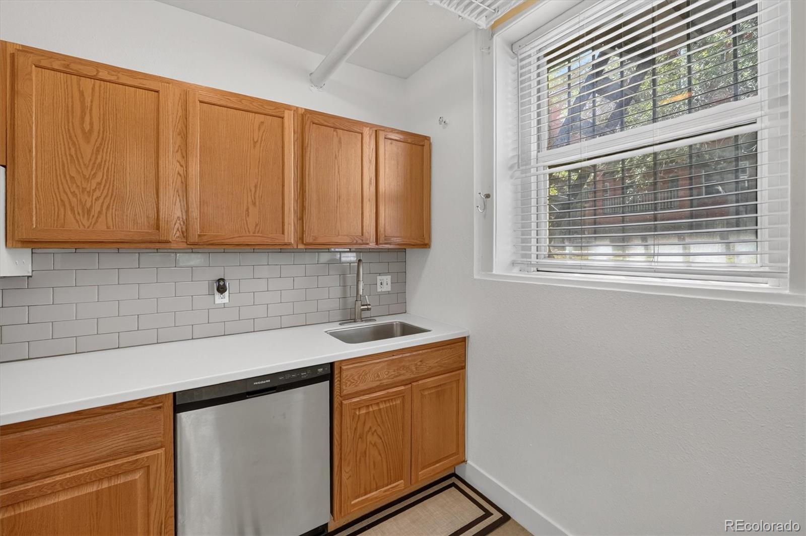 MLS Image #8 for 1376 n pearl street,denver, Colorado