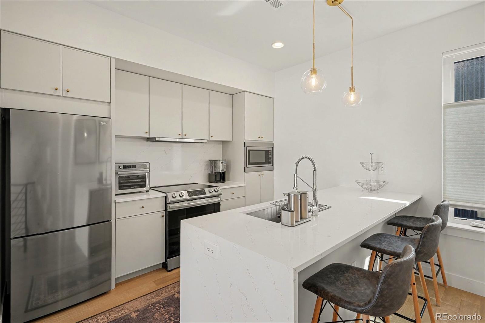 MLS Image #4 for 2578 s broadway avenue ,denver, Colorado