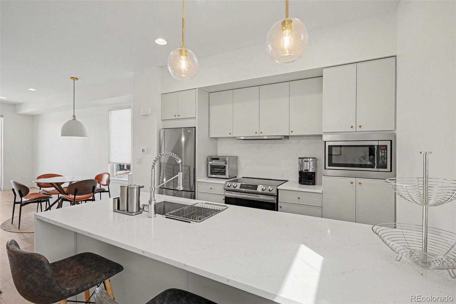 MLS Image #5 for 2578 s broadway avenue ,denver, Colorado
