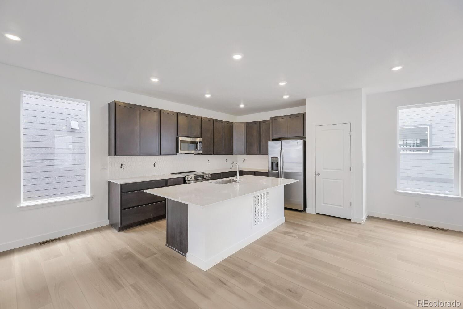 MLS Image #3 for 7709 s mobile way,centennial, Colorado