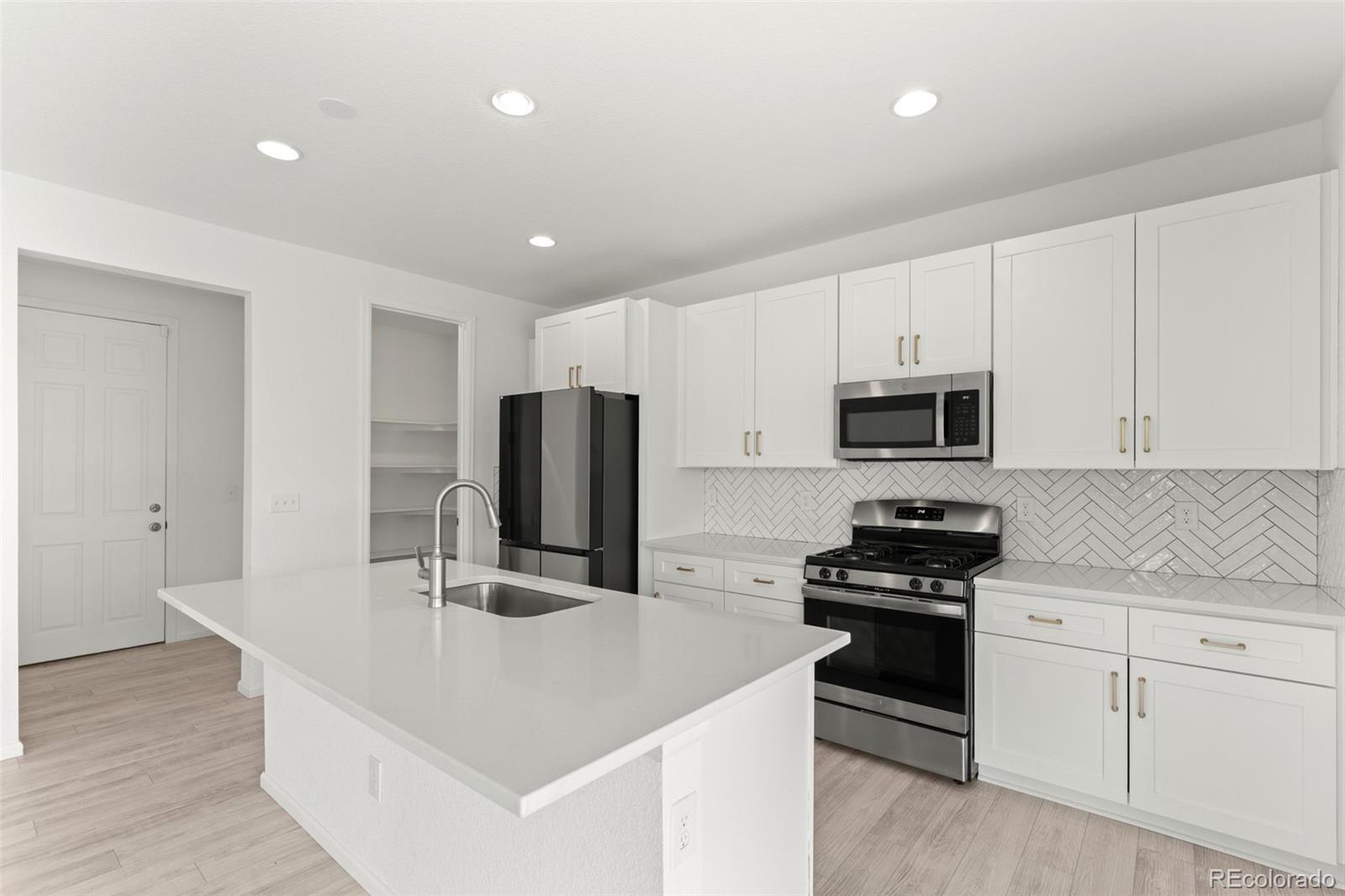 MLS Image #12 for 24281 e 40th avenue,aurora, Colorado
