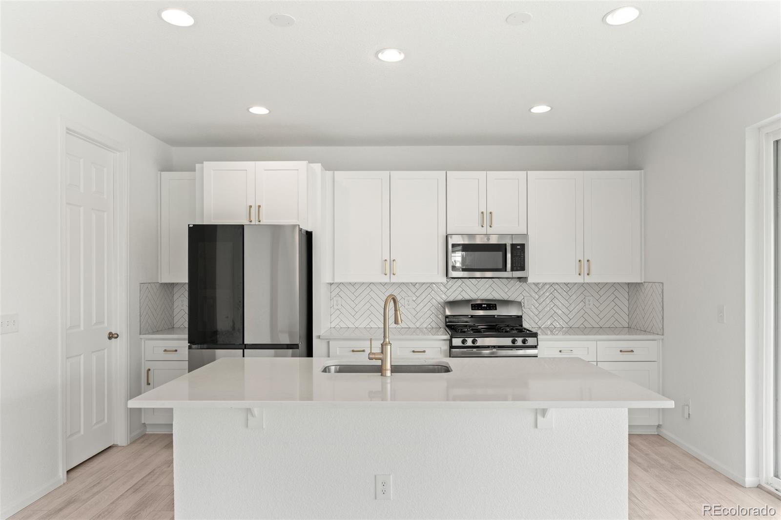 MLS Image #13 for 24281 e 40th avenue,aurora, Colorado