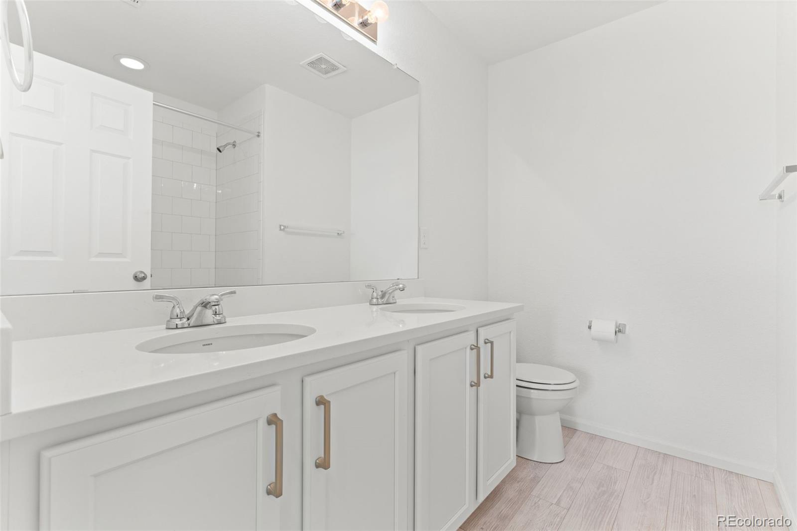 MLS Image #16 for 24281 e 40th avenue,aurora, Colorado