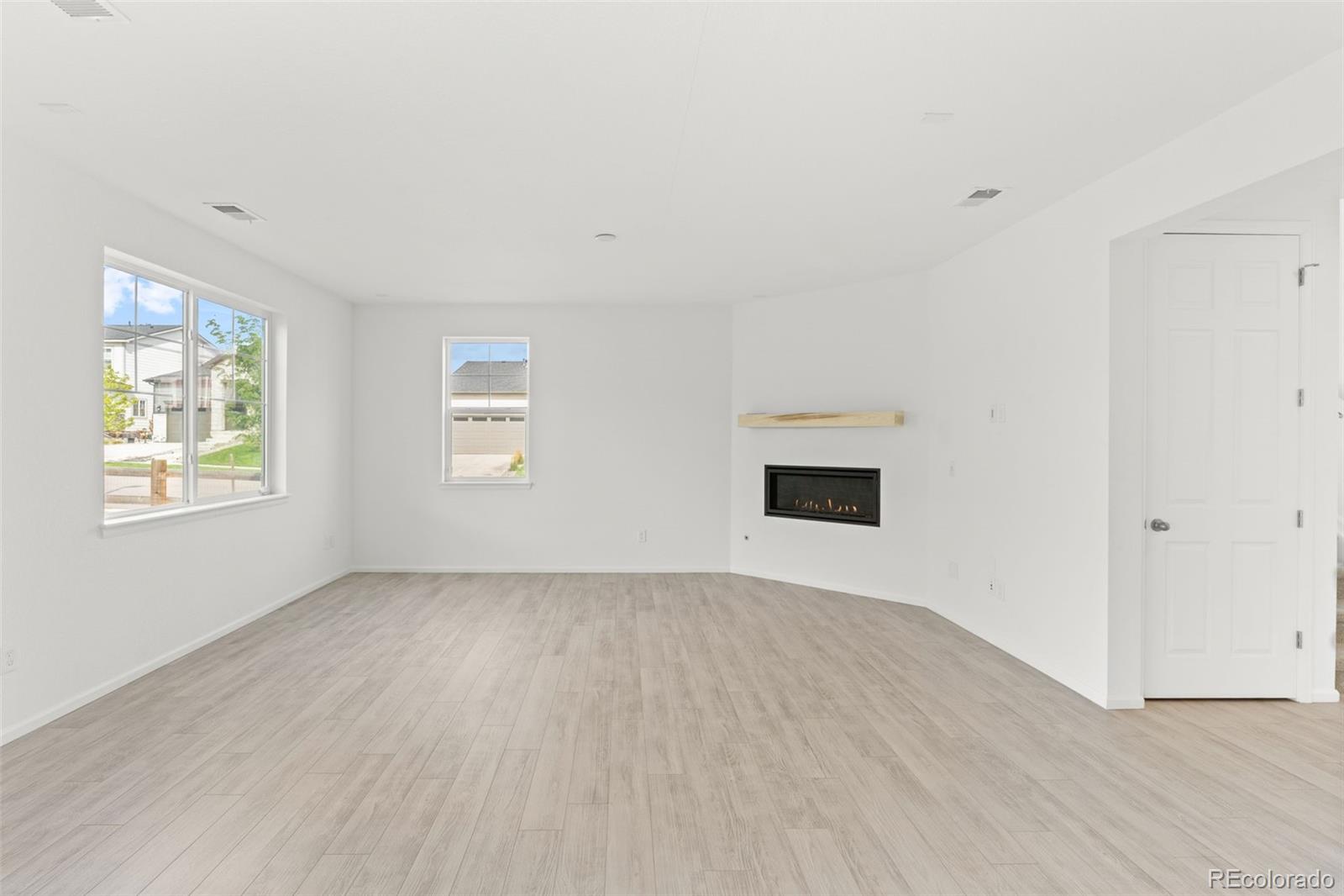 MLS Image #6 for 24281 e 40th avenue,aurora, Colorado