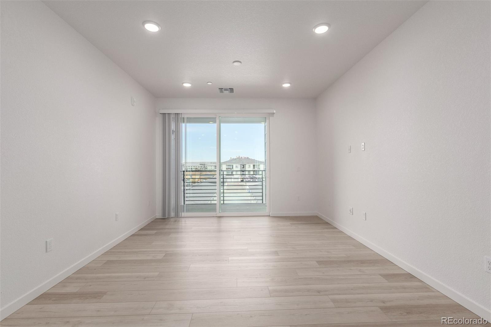 MLS Image #6 for 6153 n ceylon street,denver, Colorado