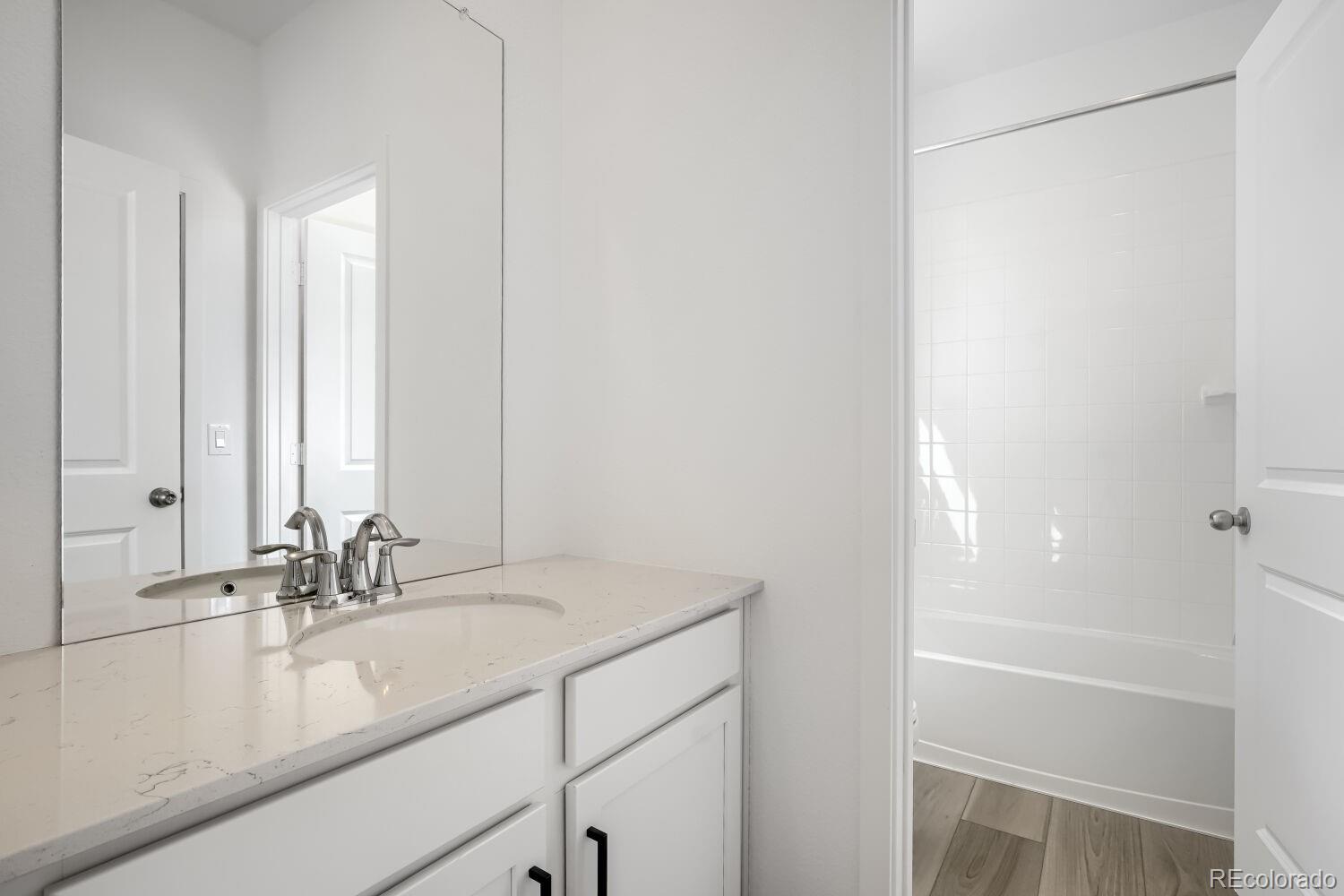 MLS Image #10 for 7635 s mobile way,centennial, Colorado