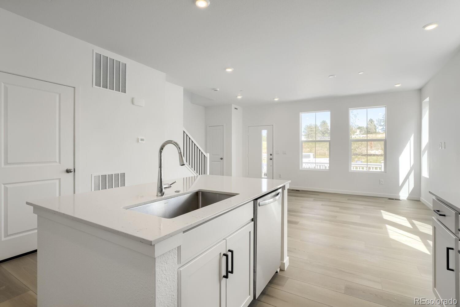 MLS Image #3 for 7635 s mobile way,centennial, Colorado