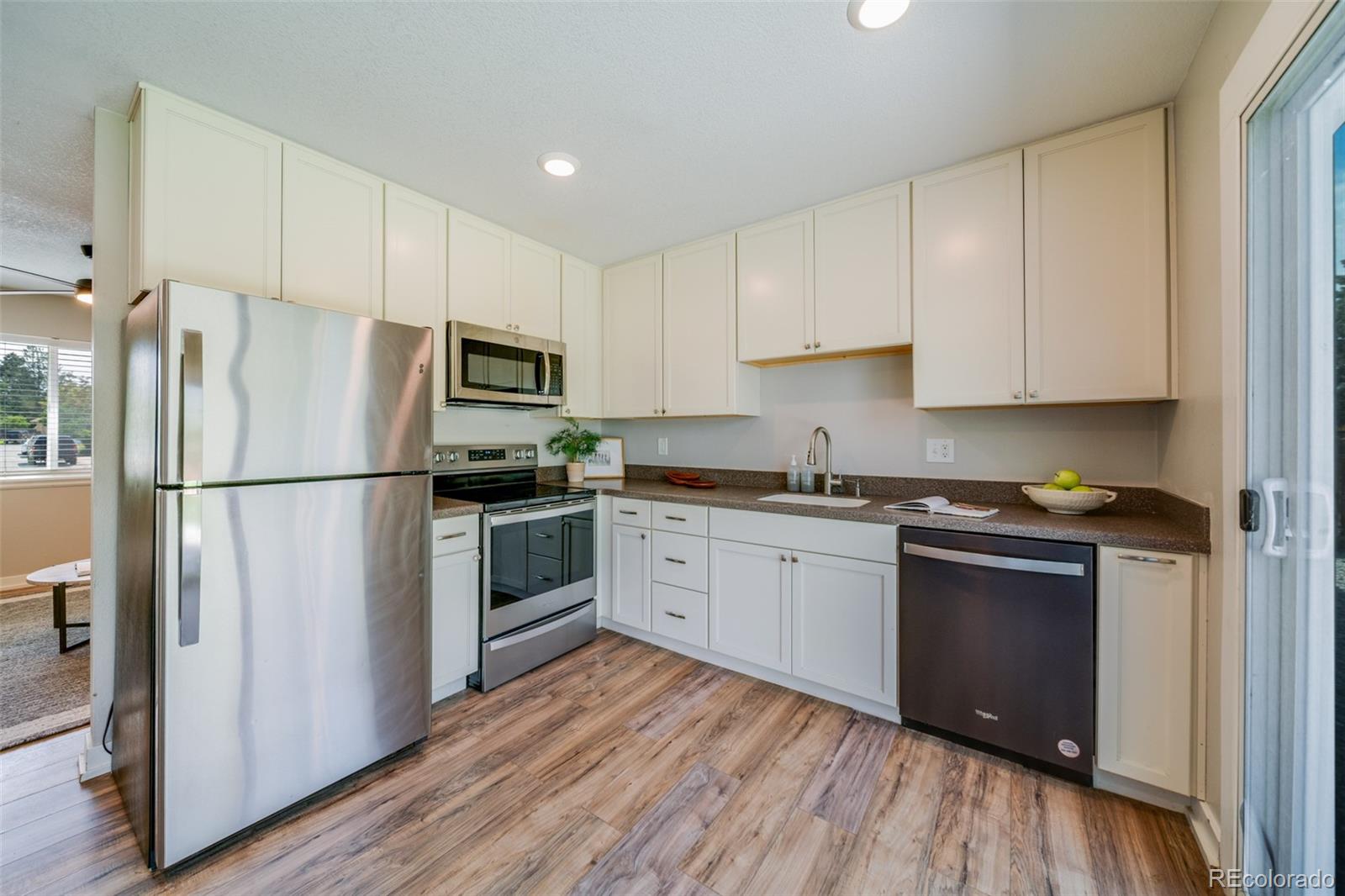 MLS Image #5 for 11397 e virginia drive,aurora, Colorado