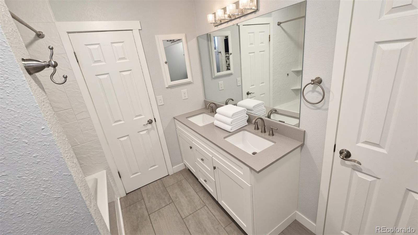 MLS Image #11 for 3725 s granby way,aurora, Colorado