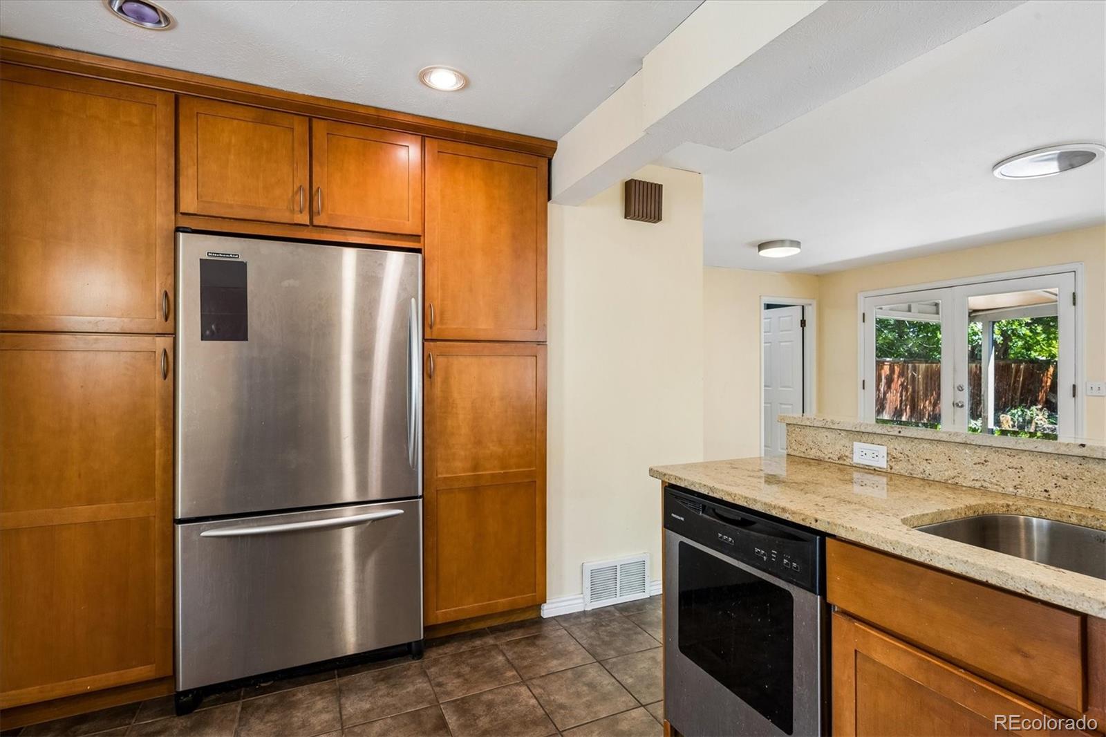 MLS Image #10 for 2642 s vine street,denver, Colorado