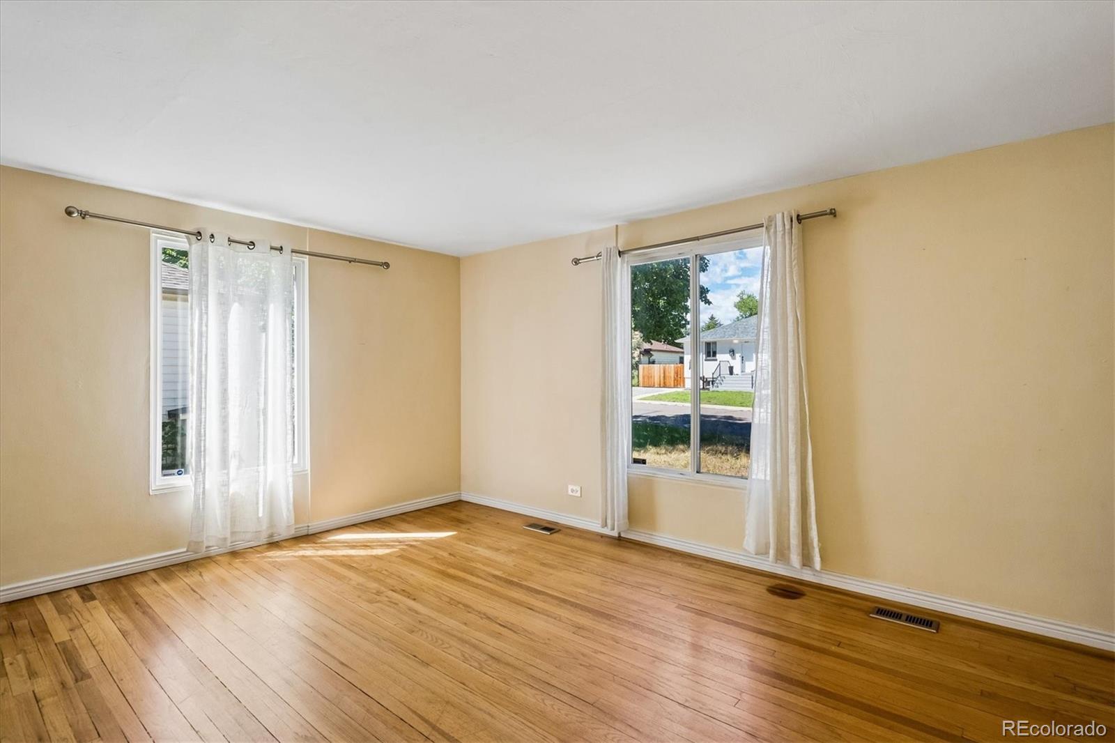 MLS Image #4 for 2642 s vine street,denver, Colorado