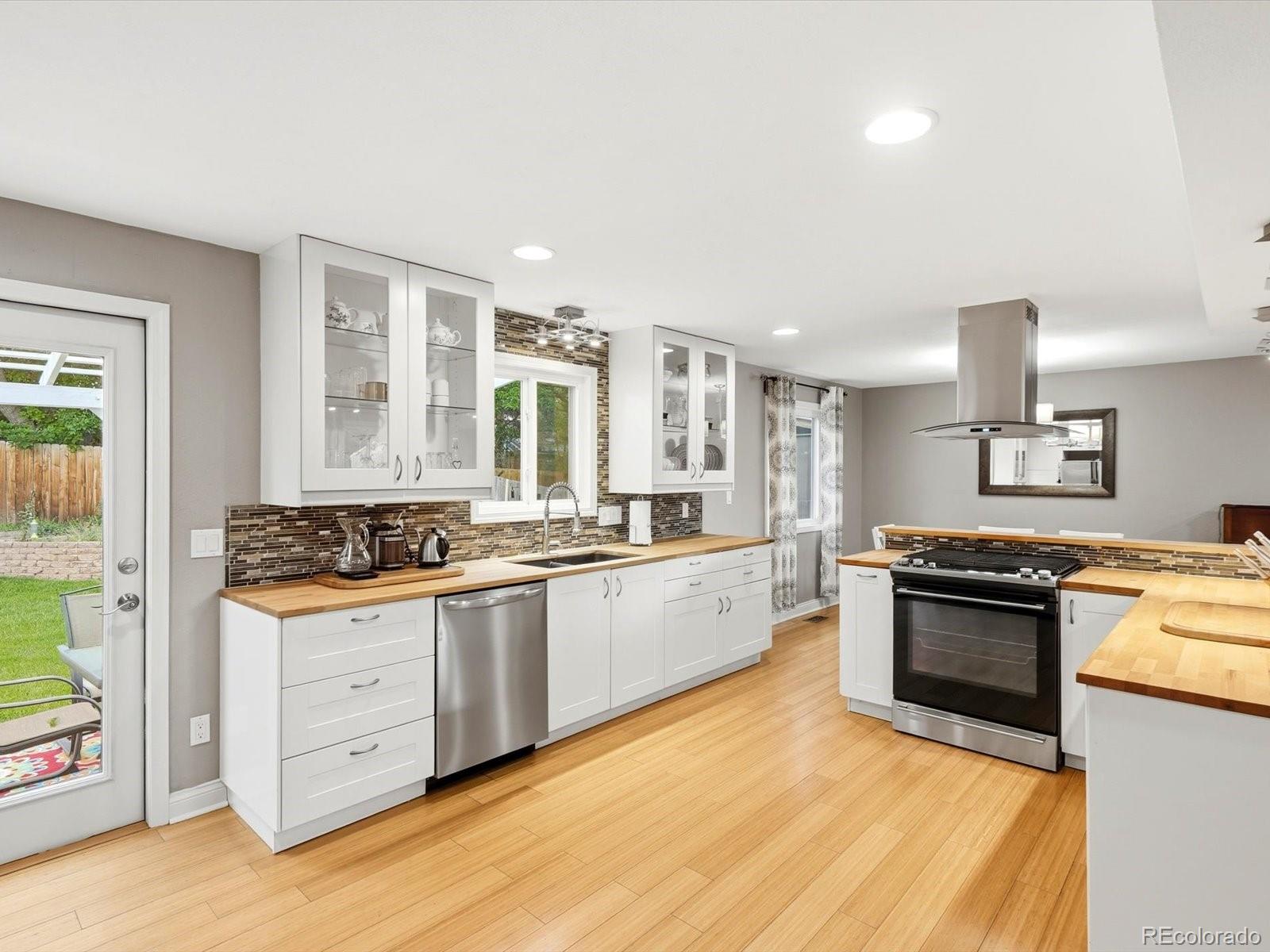 MLS Image #4 for 9105 w bellwood place,denver, Colorado