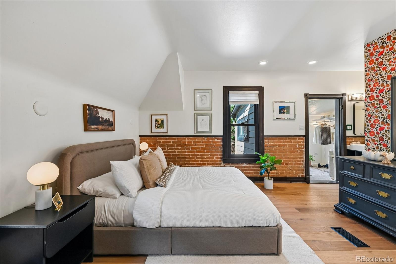 MLS Image #13 for 1539  saint paul street,denver, Colorado