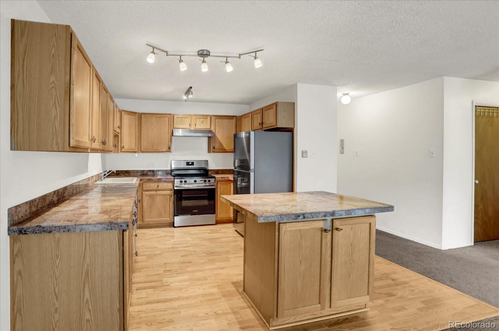 MLS Image #15 for 705 s alton way,denver, Colorado