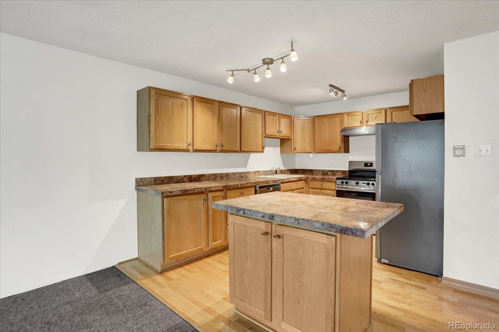 MLS Image #16 for 705 s alton way,denver, Colorado