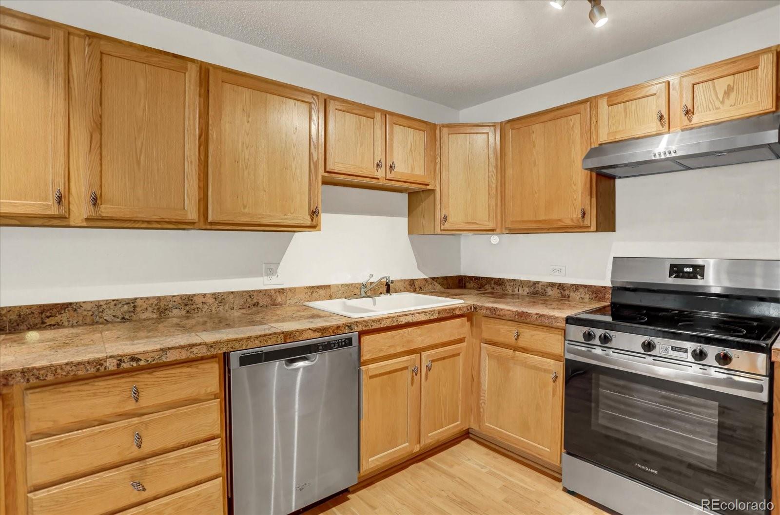 MLS Image #17 for 705 s alton way,denver, Colorado