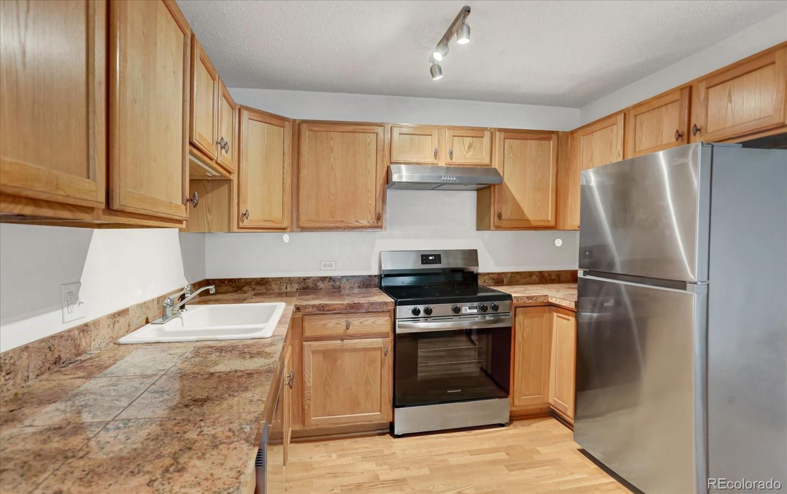 MLS Image #18 for 705 s alton way,denver, Colorado