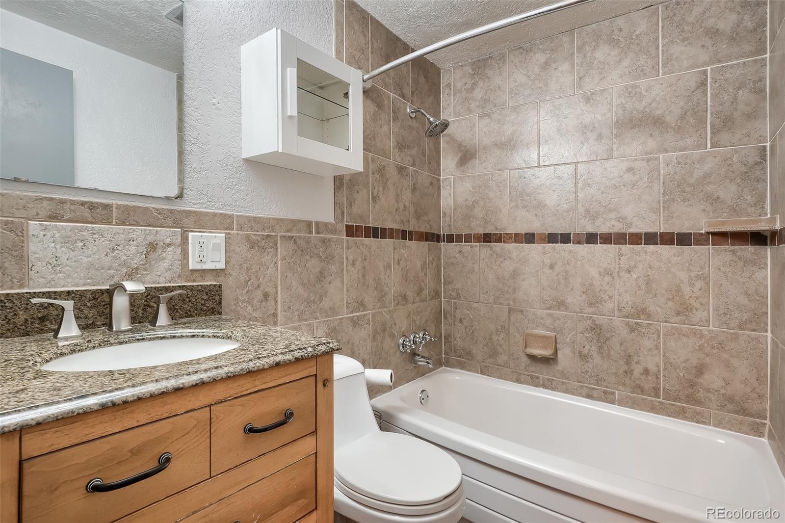 MLS Image #11 for 1336 n logan street,denver, Colorado