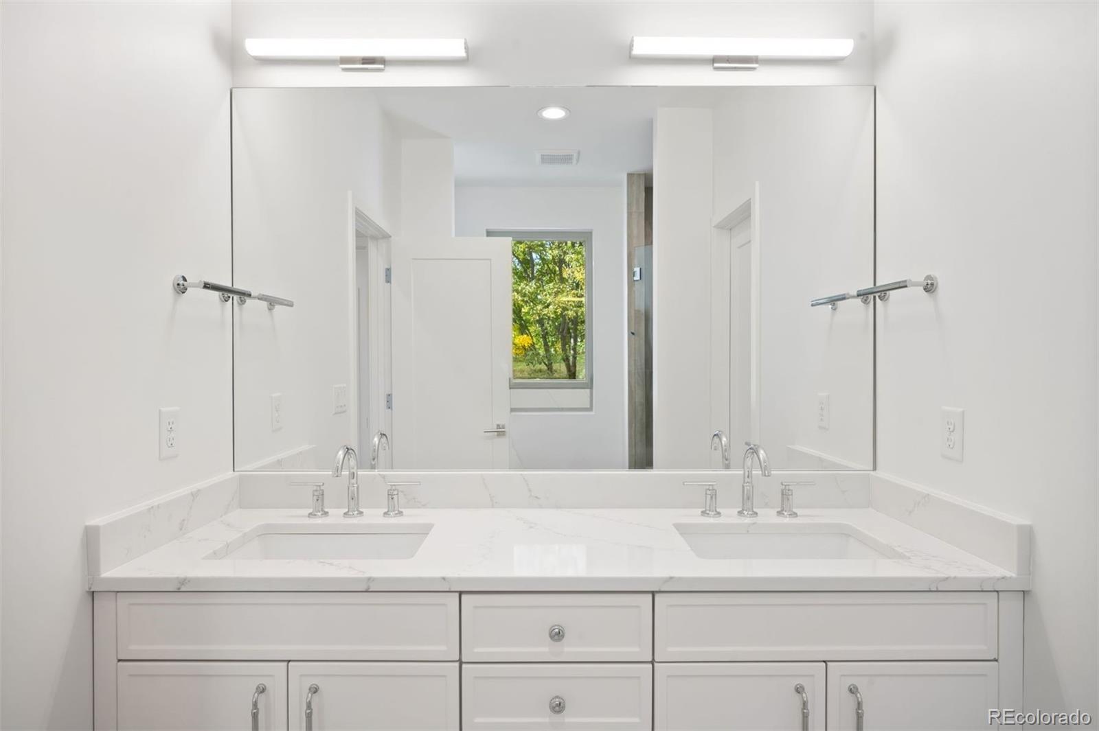 MLS Image #14 for 5894 e 14th avenue,denver, Colorado