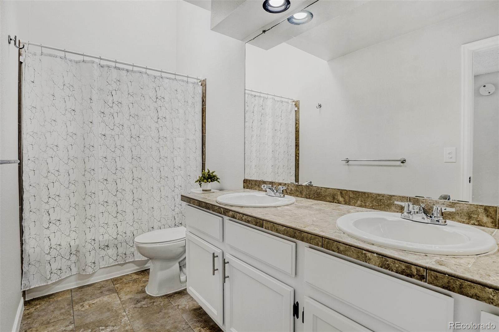 MLS Image #15 for 12404 e tennessee circle,aurora, Colorado