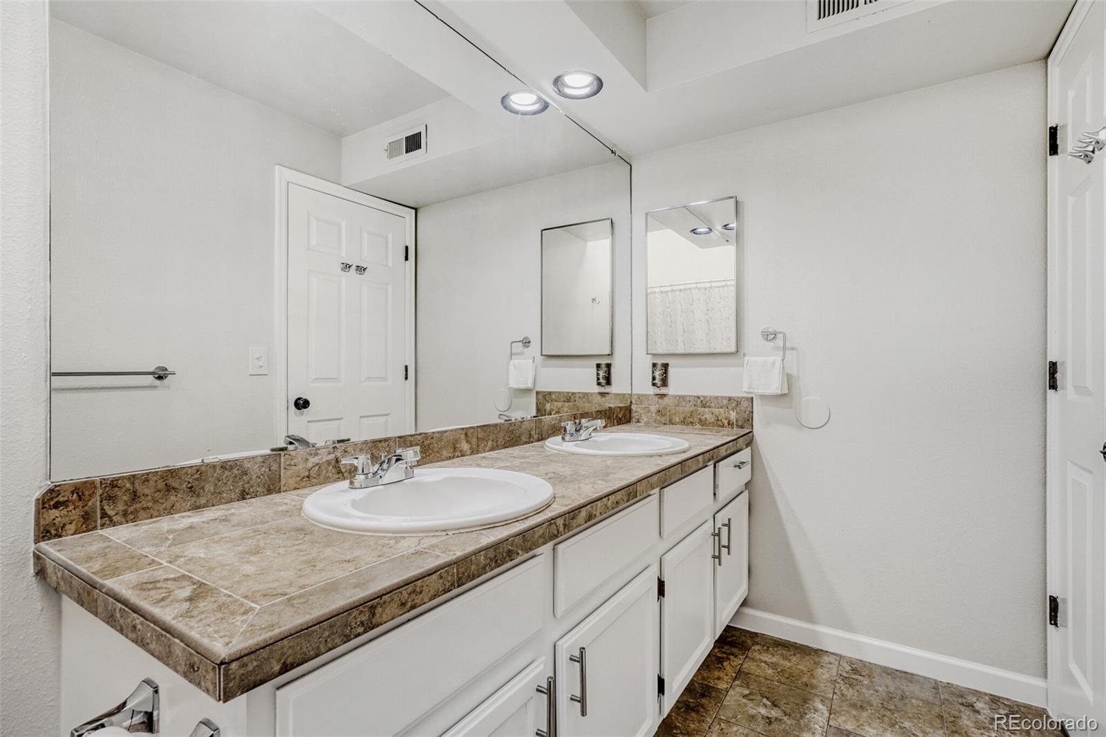 MLS Image #16 for 12404 e tennessee circle,aurora, Colorado