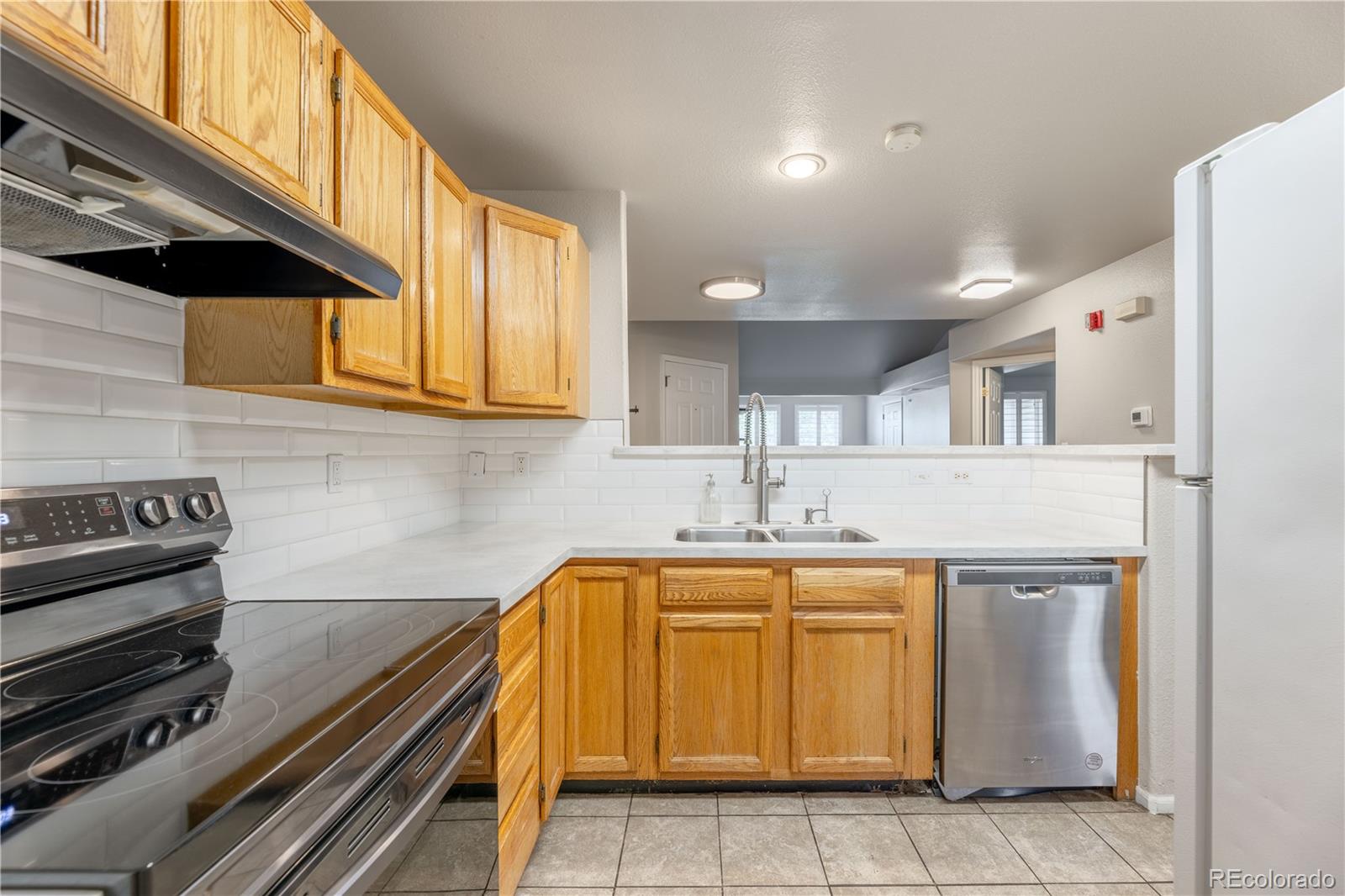 MLS Image #10 for 12555 e tennessee circle,aurora, Colorado