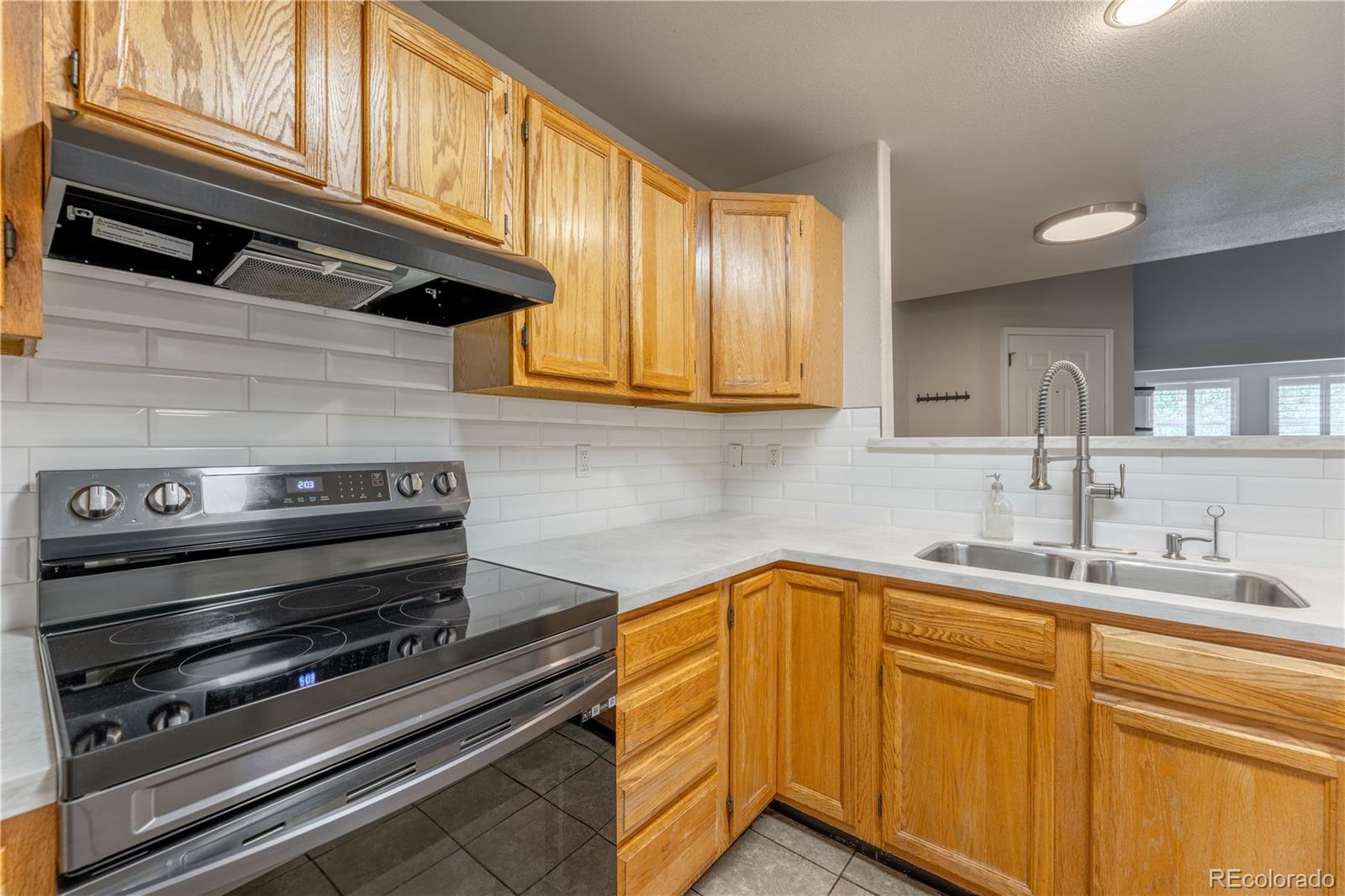 MLS Image #11 for 12555 e tennessee circle,aurora, Colorado