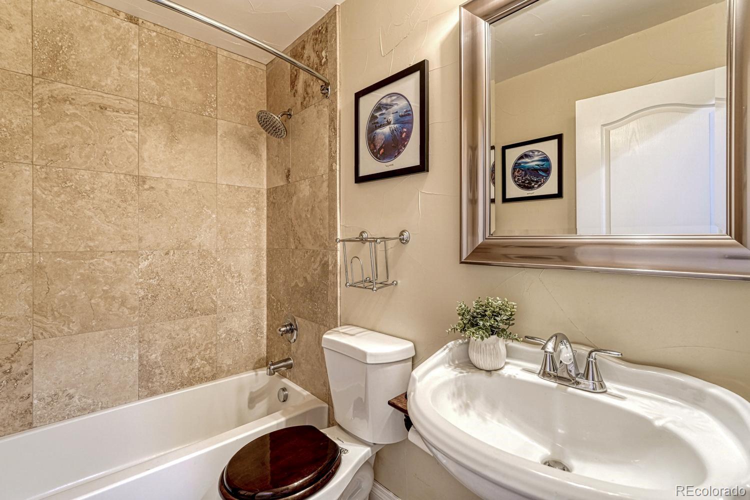 MLS Image #12 for 1023 s locust street,denver, Colorado
